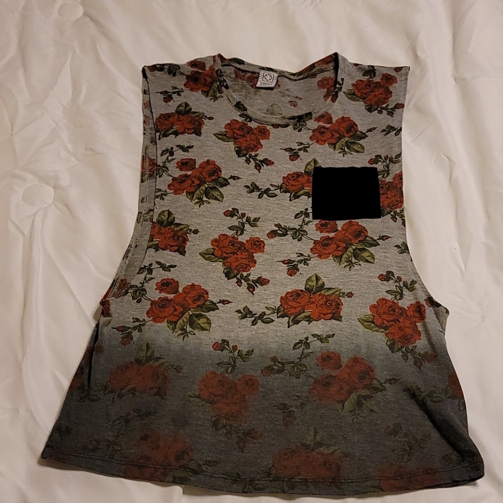 Sleeveless shirt